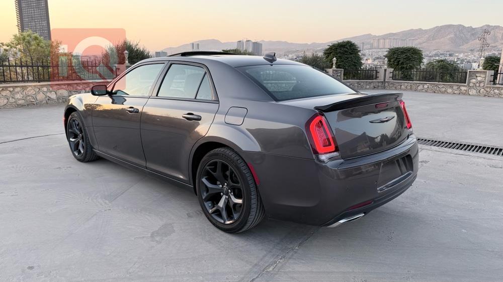 کرایسلەر 300